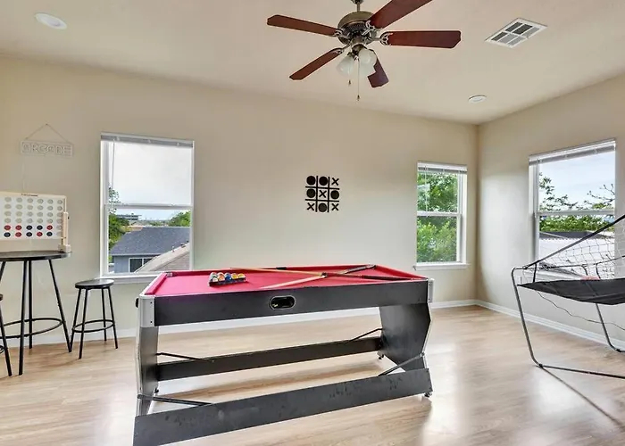 Spacious Home-Queen Suite-Game Room-Movie Room